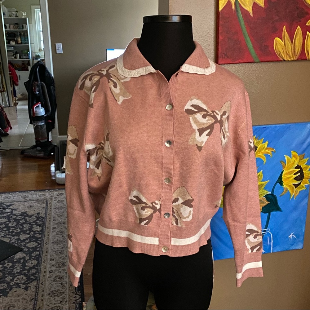 Trendy bow print cardigan sweater, size 1X.
